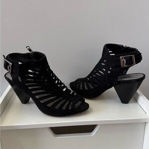 Coach and Four Black Strappy Heels size 6.5